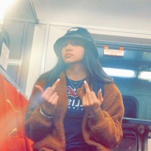 Meet your Posher, Clara